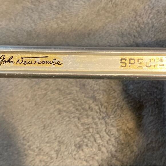 Vintage Rawlings metal John Newcombe tennis racket - Picture 3 of 4